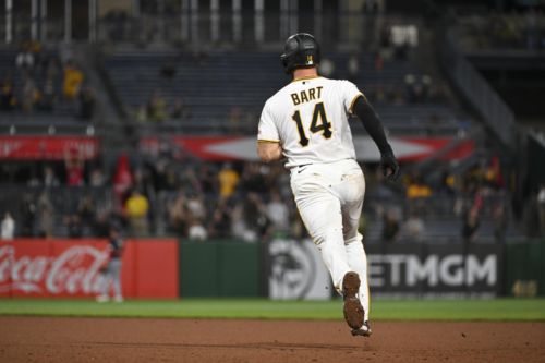 Pirates deal Joey Bart to Braves for familiar face