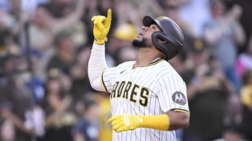 Former Padres veteran catcher resurfaces with Royals in awkward development