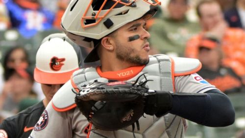 Astros C Diaz off to IL with left oblique injury