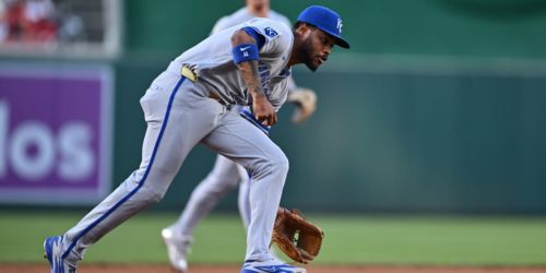 Garcia exits early with left hand soreness as Royals' slide continues