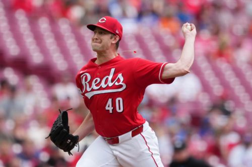 Reds begin biggest series of the year on the road in Milwaukee
