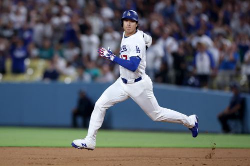Shohei Ohtani biceps injury adds new wrinkle to Dodgers plans