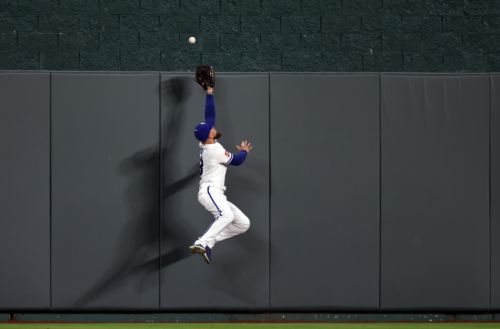 Royals offense cannot overcome Royals bullpen in 7-5 loss