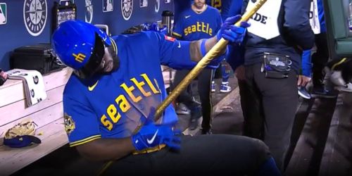 Jammin' in Randyland: Arozarena hits first HR and celebrates accordingly