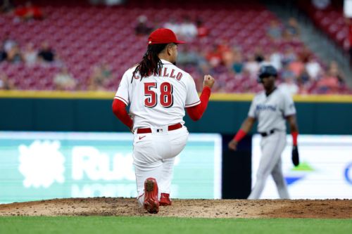 Cincinnati Reds vs. Chicago White Sox – Rhett Lowder vs. Luis Castillo