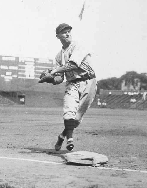 Today in Cubs history: Mark Koenig hits a walk-off home run