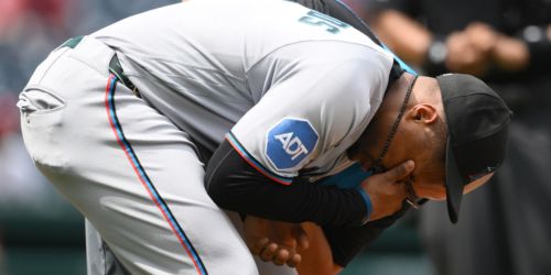 Edwards could have left thumb sprain after tag play at second