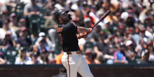 Carried by big blasts, Giants feel things swinging their way