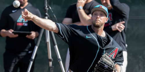 D-backs hopeful Kelly (back) won't start season on injured list