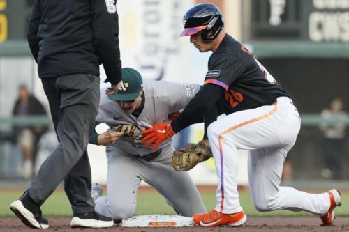 Robbie Ray Stymies A’s as Giants Take Game No. 1