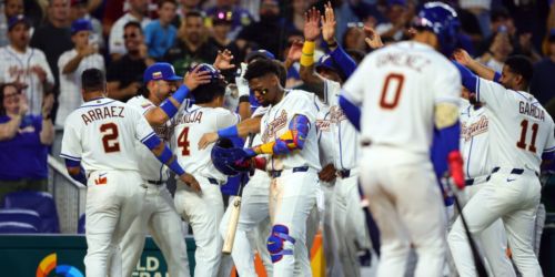 Contreras’ big hit leads Venezuela past Netherlands in Classic opener