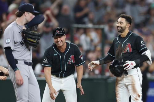 Yankees lose to Diamondbacks in walk-off fashion