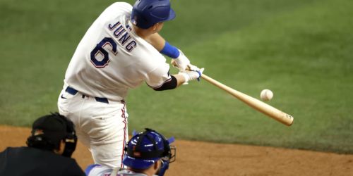 Rangers keep pace as AL West fight comes down to final weekend