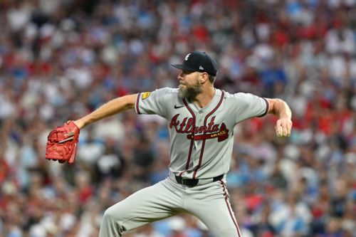 Braves walk it off in extras as Chris Sale reaches milestone