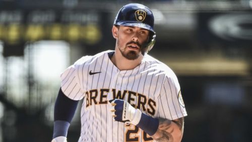 Former Brewers catcher once again signs with Mariners, but this time in a different role
