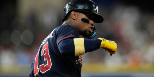 Acuña's scorching September rolls on with go-ahead slam