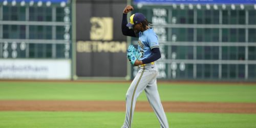 Uribe gets out of bases-loaded jam in 9th after appealing suspension