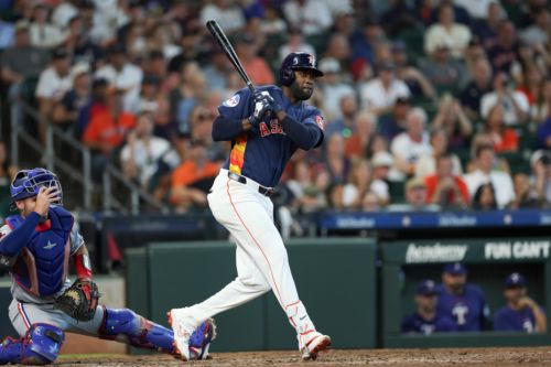 Astros Finish Sweep of Rangers With 7-3 Win, Lead AL West by 2.5 Games