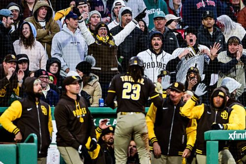 Offense shows life, Padres head into first rubber match of the season