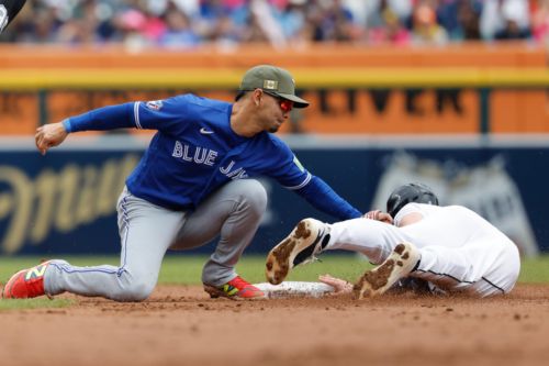 Jays Win In 10 Innings