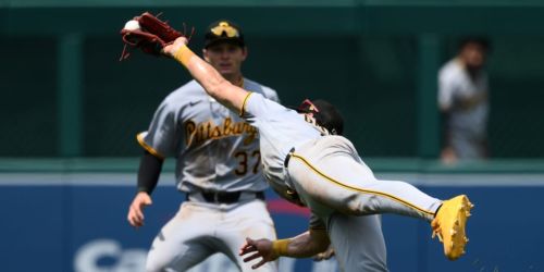 Not one, but TWO diving grabs for Griffin -- and the go-ahead hit!