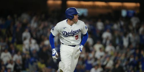 Freeman hits 100th Dodgers homer -- against his former club