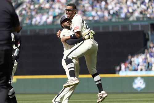 Piggybacks > Diamondbacks, Mariners walk it off in extras, sweep Arizona