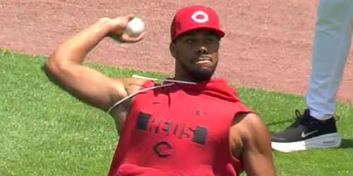 Greene rejoins Reds in Cincy, with encouraging reports from Arizona rehab