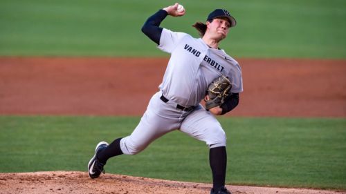 Vaunted Yankees pitching prospect reportedly just fell even further behind top trio