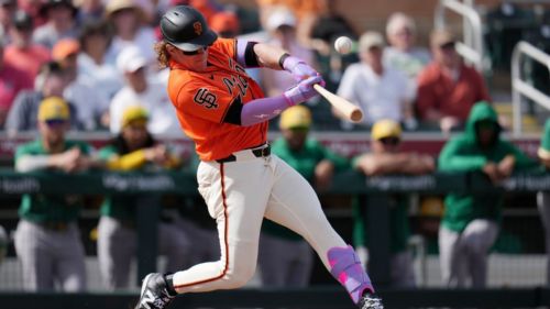 Giants put outfielders Bader, Oliva on 10-day IL