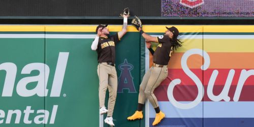 Padres' late win keyed by another strong effort from 'pen, Merrill's 3rd robbery