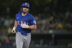 Rangers, Blue Jays Swap Josh Smith, Adam Macko
