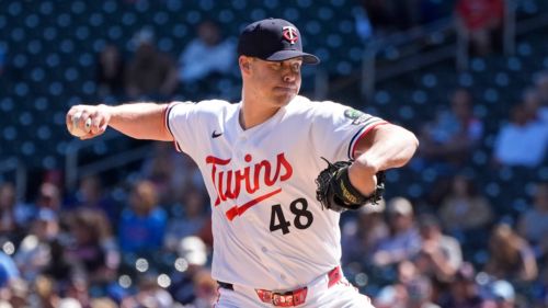 Former Mariners reliever resurfaces in a desperation heave by depleted Yankees