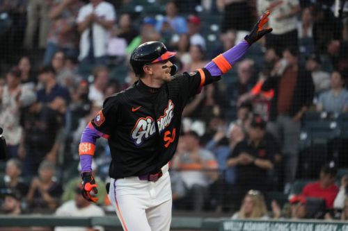 Giants use long ball and starting pitching to beat Cardinals 2-1