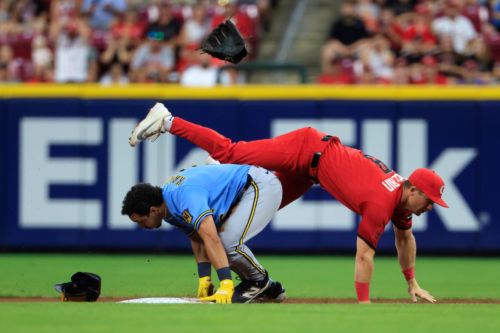 Brewers drop rain-soaked game to Reds, 5-3