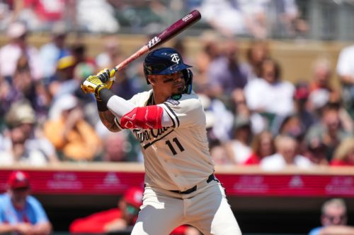 Cincinnati Reds sign veteran infielder Orlando Arcia to minor league deal