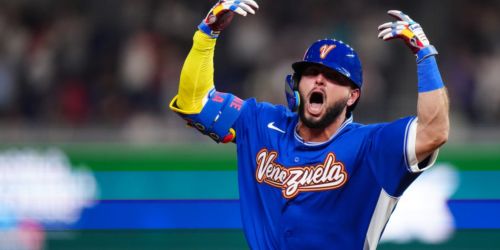 Abreu crushes go-ahead 3-run HR to send Venezuela to Classic semifinals