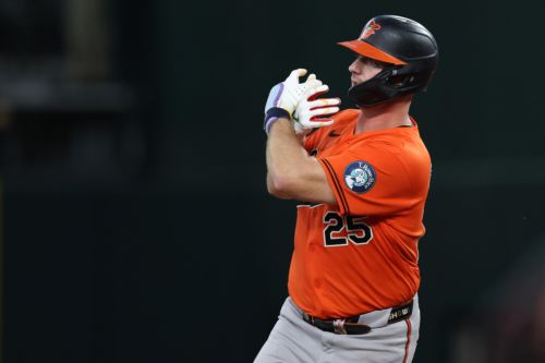 O’s blast off on Twins’ Ober, even the series, 5-2