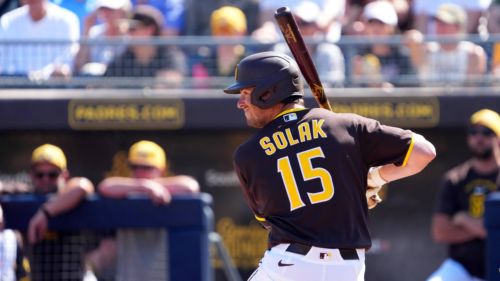 Padres thankfully bring back veteran infielder on insane Triple-A heater