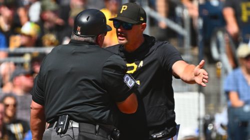 Don Kelly loses it on umpires after replay review kills Pirates' playoff momentum vs Cubs
