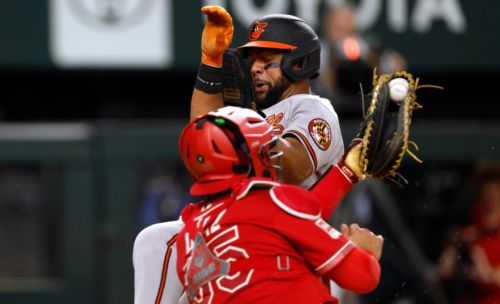 Late call costs Orioles in 2-1 loss to Rangers