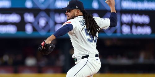White Sox acquire righty Castillo from Mariners in 4-player trade