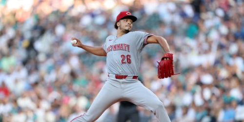 Fresh off contract extension, All-Star Burns tosses 5 scoreless IP in Seattle