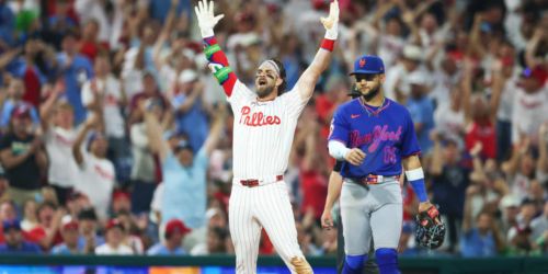 Needing a triple for 1st career cycle, Harper delivers (with help from a sprinting Schwarber)