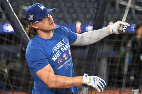 Dodgers Notes: Hernandez, Phillips, Diaz