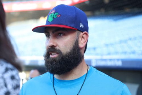 Phillies swap relievers on end of roster, bring local veteran back to bullpen