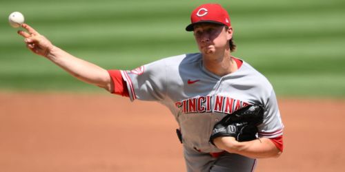 Reds squander Singer's quality start to close out tough set against Nats