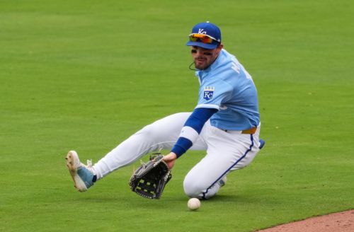 After rainless rain delay, Royals fall to Rangers to drop series