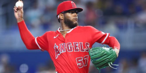 Rare stumble doesn't wipe smile off Ureña after faceoff with an idol