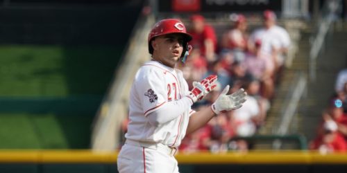 Stewart avoids injury, makes Reds rookie history on Opening Day